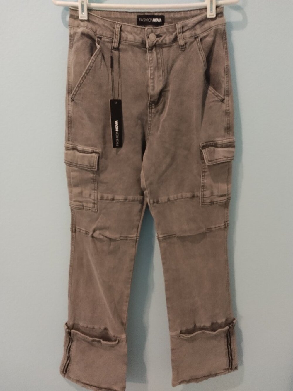 NWT Women's Camden Cargo Utility Jeans by Fashion Nova Size 9 Grey